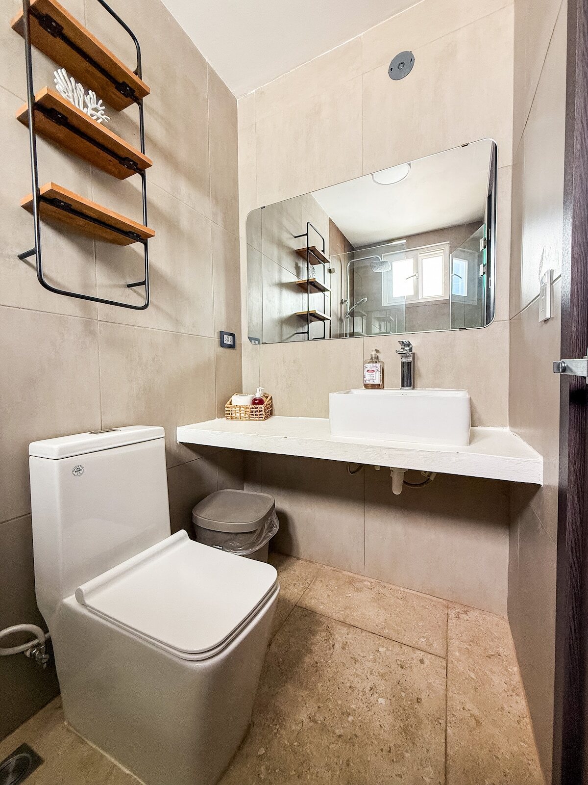 Modern private bathroom with hot water